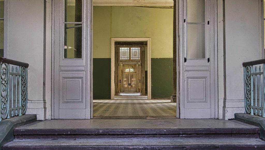 Tür in den Heilstätten Beelitz
