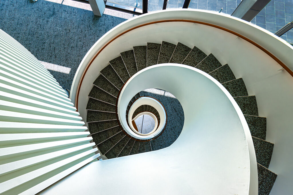 Spiraltreppe von oben im Congress Center Hamburg