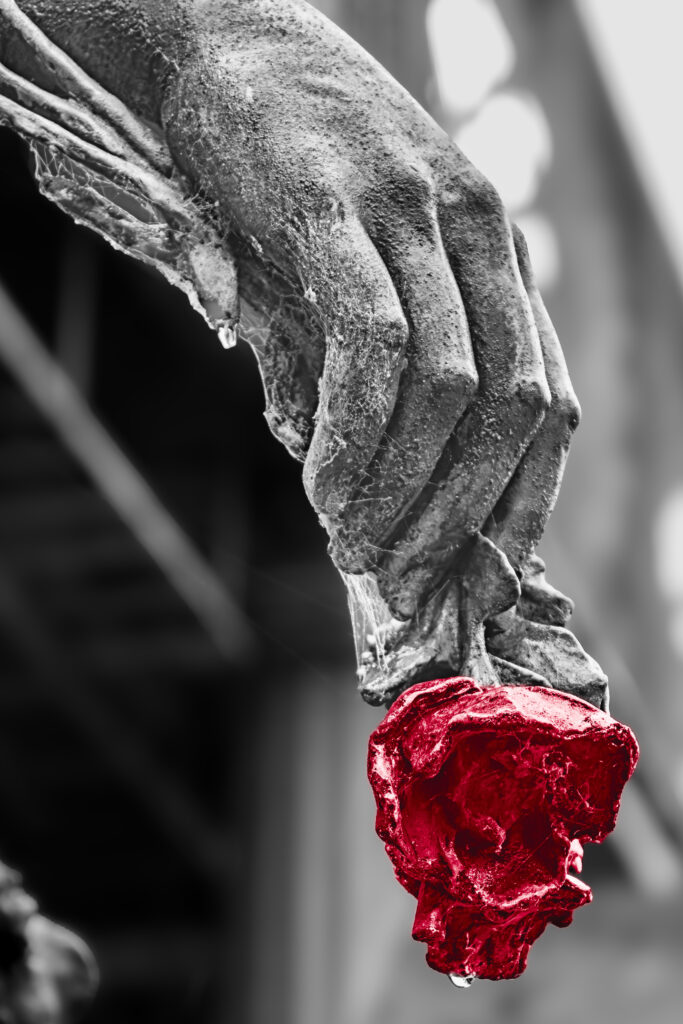 Paris: Friedhof Montmartre; Hand mit Rose