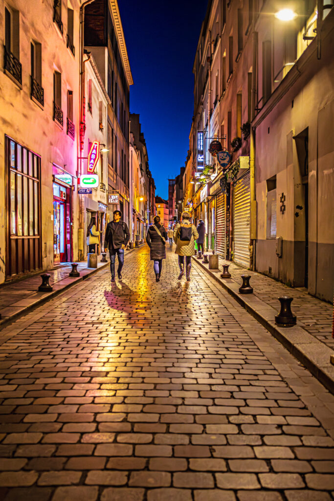 Paris in der Nacht : Strassenpolder
